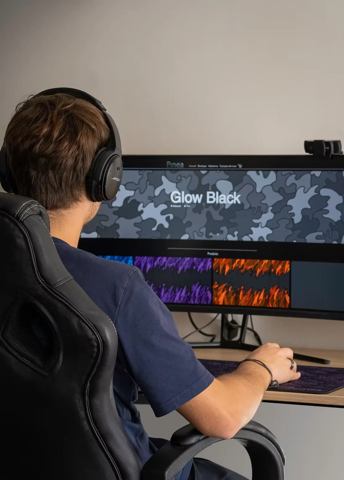 Grand tapis de souris gamer sur bureau